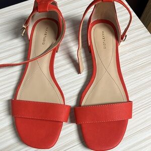 Women's Sandals!! EUC!!